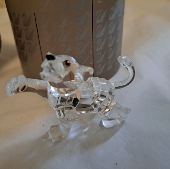 Swarovski crystal Tiger Cub 210460 in original cylinder and COA excellent - Picture 4 of 6